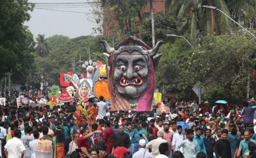 বর্ষবরণের আনন্দ শোভাযাত্রায় ‘ফ্যাসিবাদের মুখাকৃতি’ 