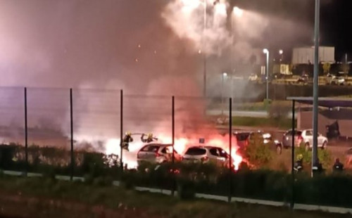 ফ্রান্সে একাধিক কারাগারে হামলা, যানবাহনে অগ্নিসংযোগ ও গুলিবর্ষণ 