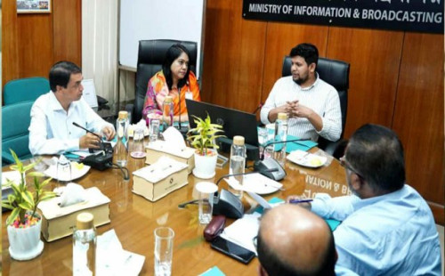 দেশে স্থানীয় গুজব মোকাবিলায় জেলা তথ্য অফিসগুলোকে কাজ করতে হবে: তথ্য উপদেষ্টা 