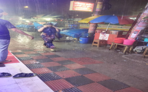 আজকে হাসফাস  গরমের পর সস্থির বৃষ্টি ঢাকা শহরে 