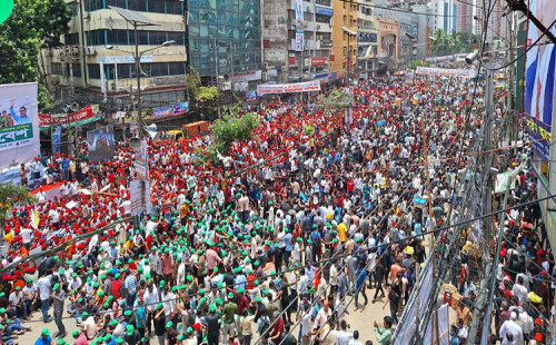 নয়াপল্টনে তারুণ্যের সমাবেশে নেতাকর্মীদের ঢল 