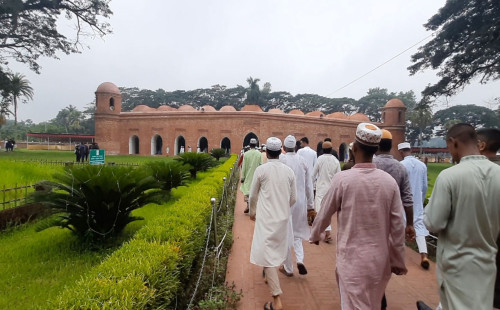 ষাটগম্বুজ মসজিদে ঈদুল আজহার জামাতে মুসল্লিদের ঢল 