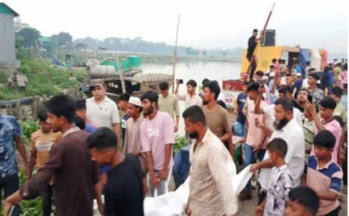 সিএনজিচালিত অটোরিকশাসহ নদীতে পড়ে মৃত্যু দুই 