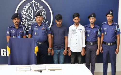 চট্টগ্রামের রাউজানে বিদেশি পিস্তল, একটি ম্যাগাজিন ও এক রাউন্ড গুলিসহ দুই জনকে গ্রেফতার 