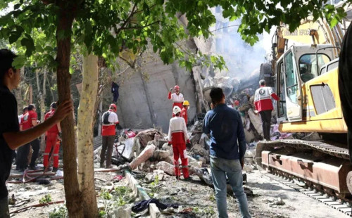 ইরানের বিভিন্ন শহর ও অঞ্চল লক্ষ্য করে নতুন করে আরও হামলা চালিয়েছে দখলদার ইসরায়েল 