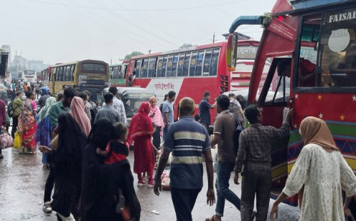 ঈদের ছুটি কাটিয়ে ঢাকা ফেরত আসতে   বাড়তি ভাড়ার কারণে গতকাল বাস বন্ধ ছিল এরপর  সেই বাড়তি ভাড়াই আদায় 