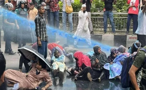 নিবন্ধন পরীক্ষার্থীদের আন্দোলনে জলকামান-সাউন্ড গ্রেনেড নিক্ষেপ 