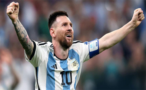 কাতারে দলকে তৃতীয় এবং তার প্রথম নেতৃত্ব দেন   লিওনেল মেসি 