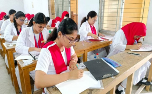 এইচএসসি পরীক্ষার্থী ছেলেদের  থেকে মেয়েদের সংখ্যা বেশি 