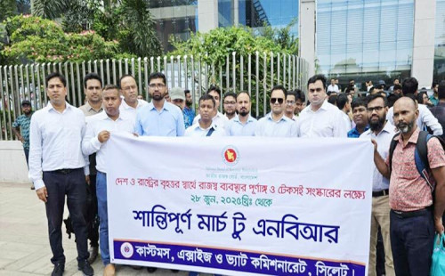 অর্থ উপদেষ্টা ড. সালেহউদ্দিন আহমেদের সঙ্গে আন্দোলনরত এনবিআর   বৈঠক  হচ্ছে না 