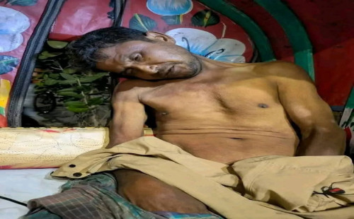 ঢাকা বিশ্ববিদ্যালয়ের টিএসসির যাত্রী ছাউনিতে  অজ্ঞাতন রিক্সাওয়ালার লাশ 