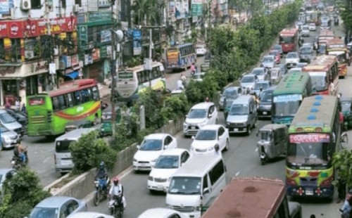 দীর্ঘ যানজট ও যানবাহনের ধীরগতিতে বিপাকে পড়েছেন কর্মমুখী নগরবাসী 