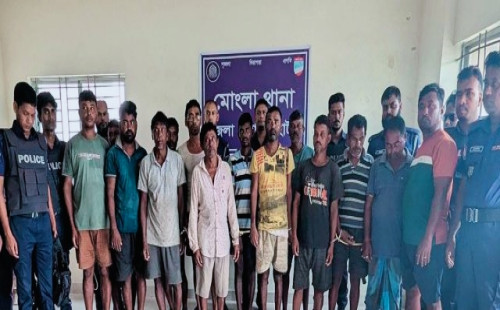 বঙ্গোপসাগরের বাংলাদেশ জলসীমায় অবৈধ অনুপ্রবেশ করে মাছ শিকারের দায়ে  ১৪ ভারতীয় জেলেকে আটক 