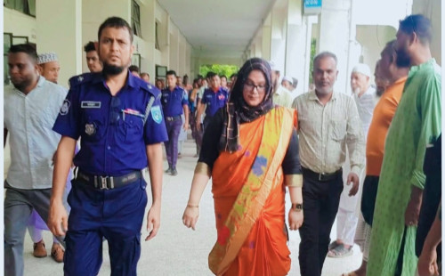কুড়িগ্রাম জেলায় সাংবাদিক নির্যাতন মামলায় সেই নারী ডিসি কারাগারে 