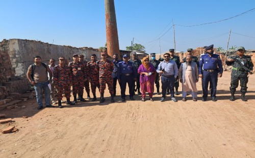 সাতক্ষীরায় আইন পরিপন্থী ইটভাটা পরিচালনা করায় জরিমানা আদায়  কিলন ও চিমনি ভষ্মিভূত 