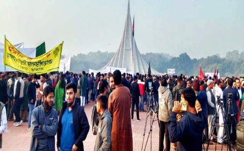 জাতীয় স্মৃতিসৌধে শ্রদ্ধা ও সর্বস্তের  মানুষের ঢল