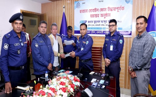 রাঙ্গামাটিতে উদ্ধার হওয়া ৫০টি মোবাইল ফেরত দিলো জেলা পুলিশ 