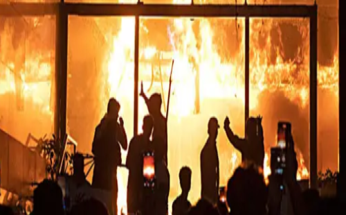 ডেইলি স্টারে হামলার ঘটনায় ৪০০ জনের নামে মামলা 