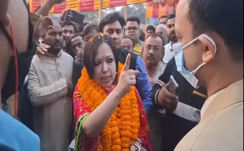 নির্বাহী ম্যাজিস্ট্রেটের সঙ্গে স্বতন্ত্র প্রার্থী ব্যারিস্টার রুমিন ফারহানার বাগবিতণ্ডার ঘটনা 