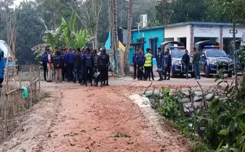 মাদারীপুরে  দফায় দফায় দুই পক্ষের মধ্যে সংঘর্ষের ঘটনায় এতে উভয়পক্ষের ১০ জন আহত ও ককটেল বিস্ফোরণ 